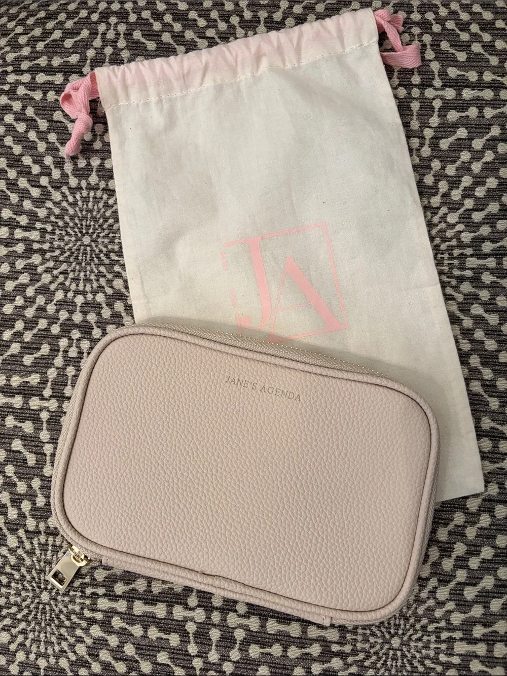 Jane's Agenda Beige Pebbled Faux Leather Zip Around Pen Accessory Pouch Case Bag